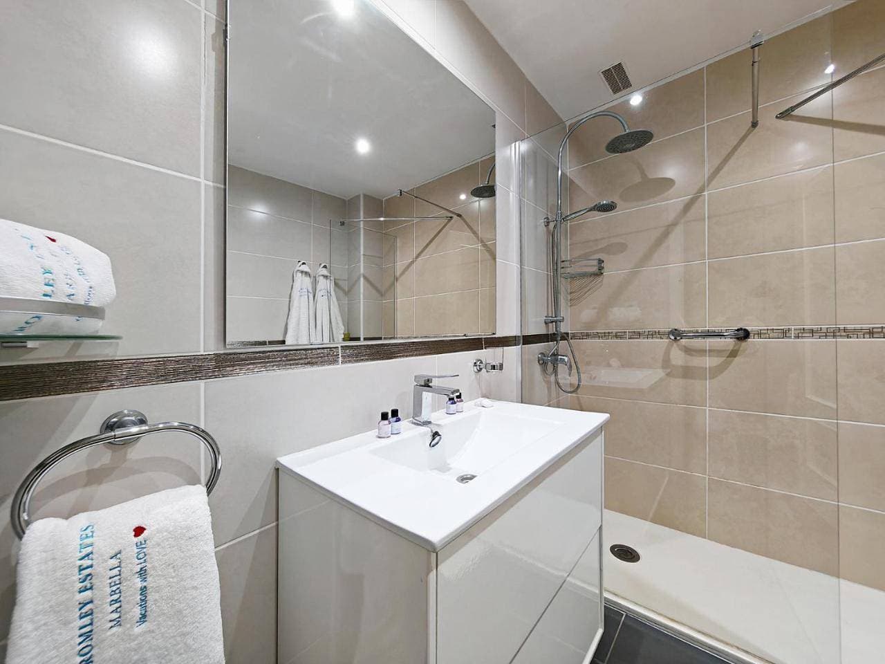 Foto 8 von 21: 2-Bed Apartment in Calahonda Park, Walk to Beach