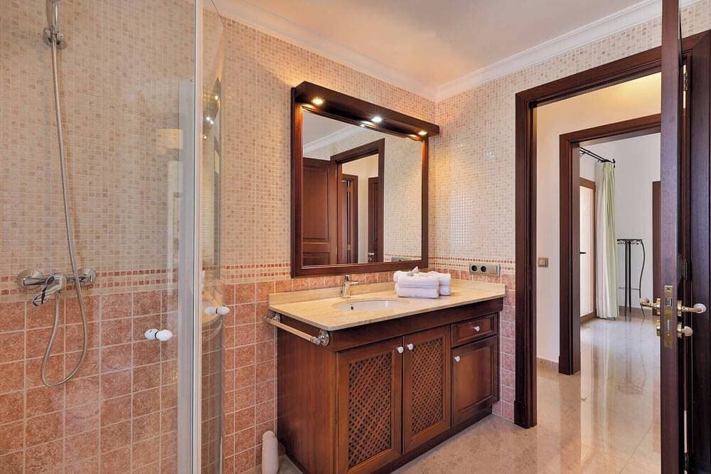 Foto 9 von 30: Ferienhaus Vidal für 8 Personen, privater Pool Garten in Portopetro, Klima, Wifi