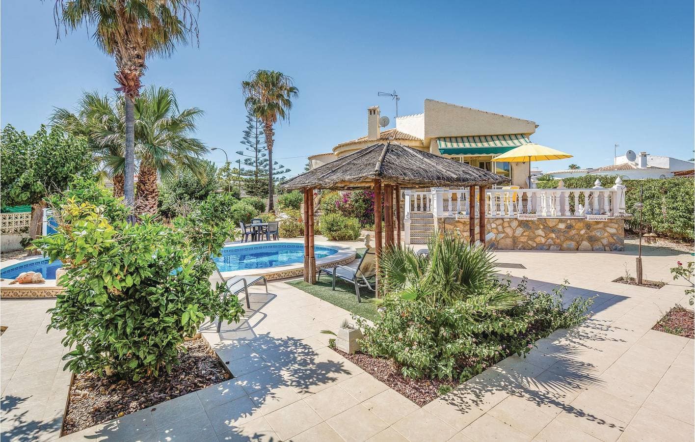 Foto 5 von 36: Appartement am Pool mit Terrasse, Parkplatz & WiFi