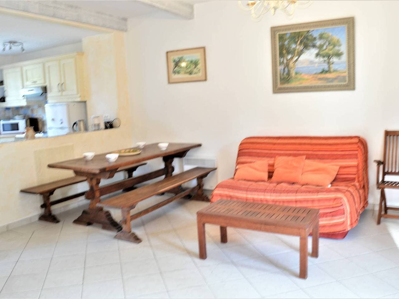 Foto 4 von 12: Appartement Komfortabel in Strandnähe für 6 Personen, La Croix-Valmer, Parkplatz & Balkon