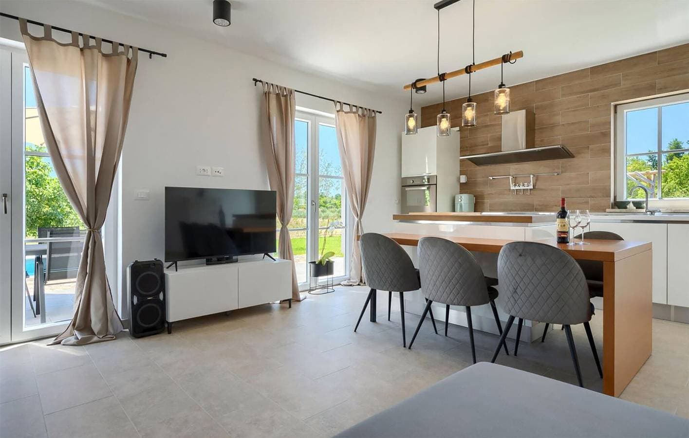 Foto 12 von 24: Charmante 2-Zimmer-Wohnung mit Terrasse und guter Infrastruktur in der Nähe von Montrin