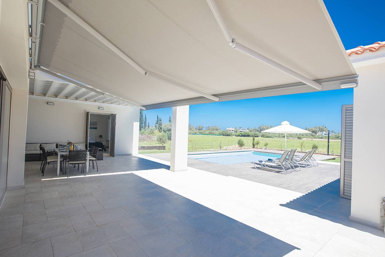Foto 3 von 23: Villa für 6 Personen mit Balkon/Terrasse