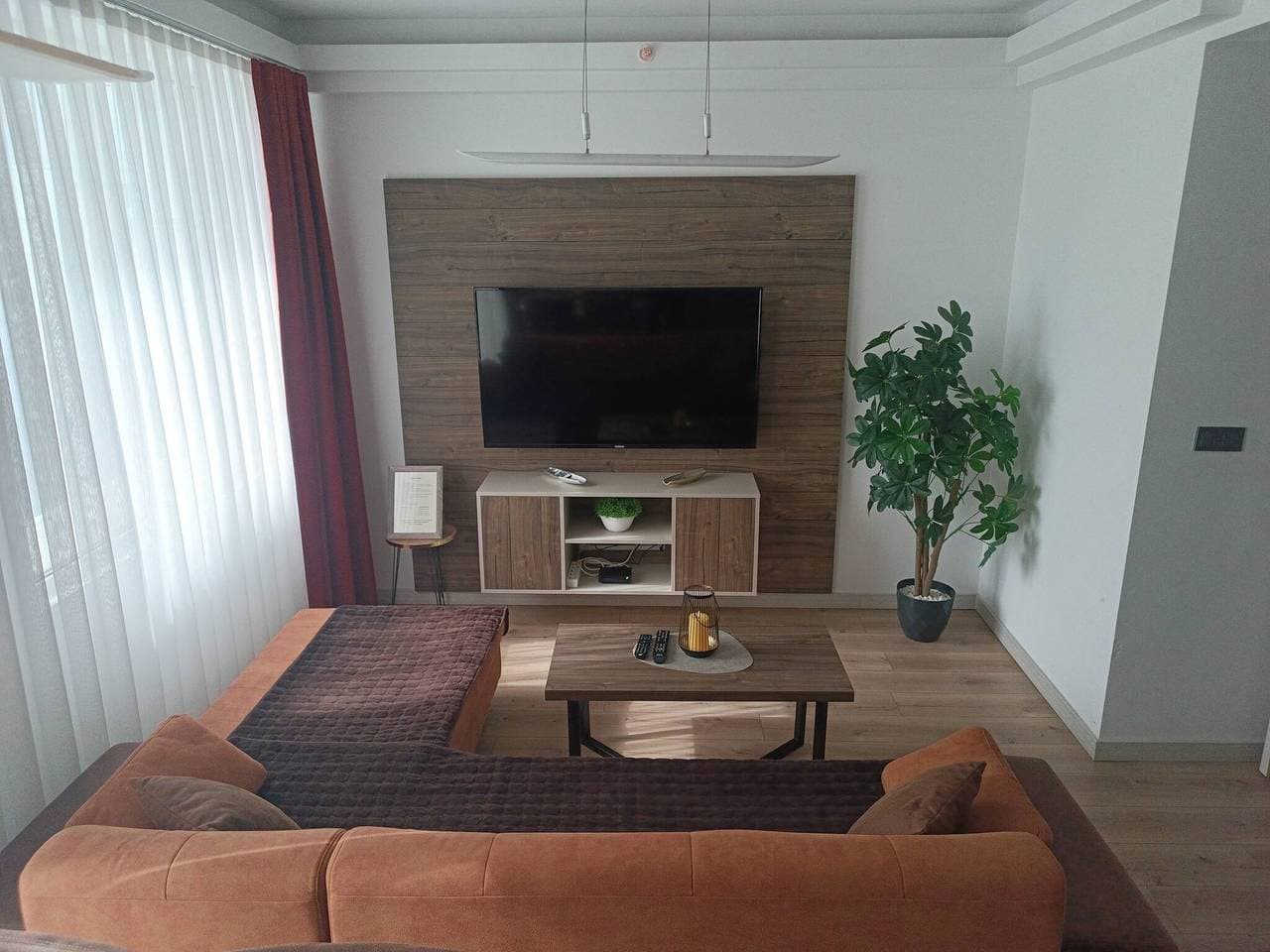 Foto 2 von 46: Luxuriöse Wohnung im 19. Stock mit Pool, Fitnessstudio und Blick auf die Stadt