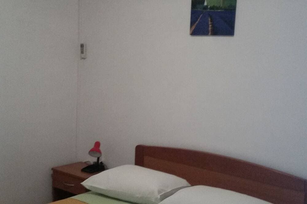 Foto 4 von 19: 4-Zimmer-Ferienwohnung am Strand Sveta Nedilja, Hvar