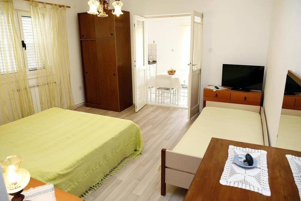 Foto 8 von 25: Ferienwohnung in Vodice mit Terrasse, Klimaanlage, W-Lan, (4382-2)
