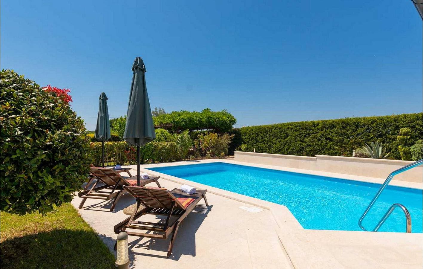 Foto 8 von 44: Modernes Apartment mit 1 Schlafzimmer, Pool und Terrasse – 400 m vom Stadtzentrum entfernt
