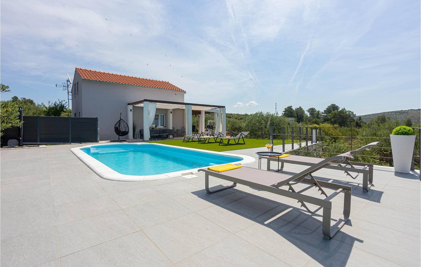 Foto 6 von 35: Nur 2 km vom Strand entfernt: Gemütliche Ferienwohnung mit Pool und moderner Ausstattung
