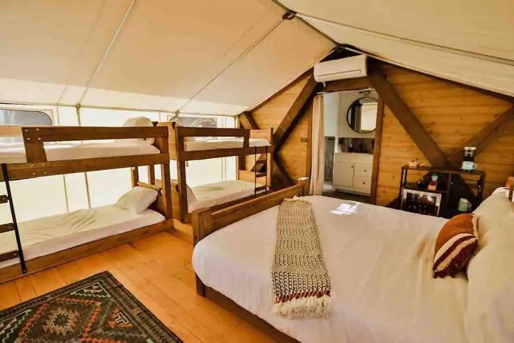Foto 7 von 22: Waterfront Glamping Suite w Private Deck #3
