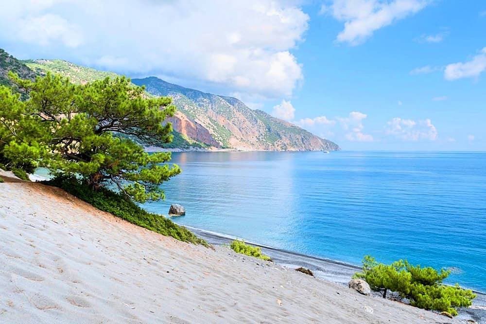 Foto 12 von 22: Welcome Apts laid just 1600m away from the longest sandy beach of northern Crete and the touristic Georgioupolis Town, offering great views to the Cretan Sea and the White Mountains.  Welcome Apts is ideal for couples, families, a group of families or a g