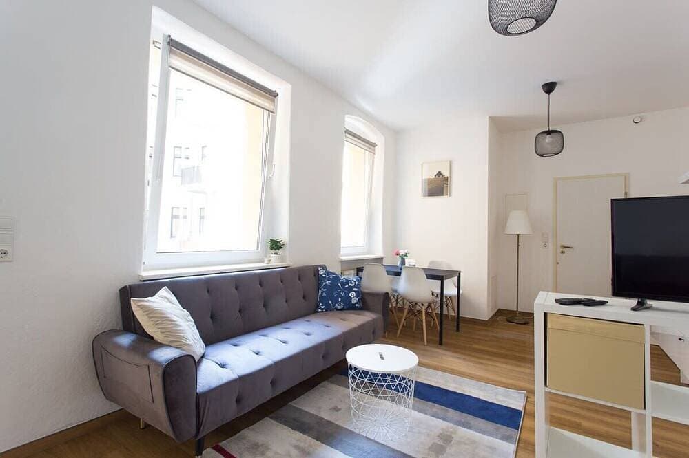 FullHouse | Halle | T28 Hawk Apt. 1