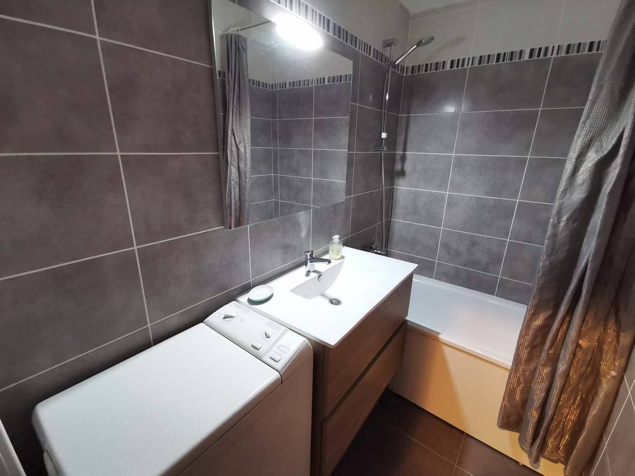 Foto 7 von 12: 2-Zimmer-Wohnung für 5 Personen, direkt an den Pisten, Westbalkon, nahe den Geschäften, Aufzug