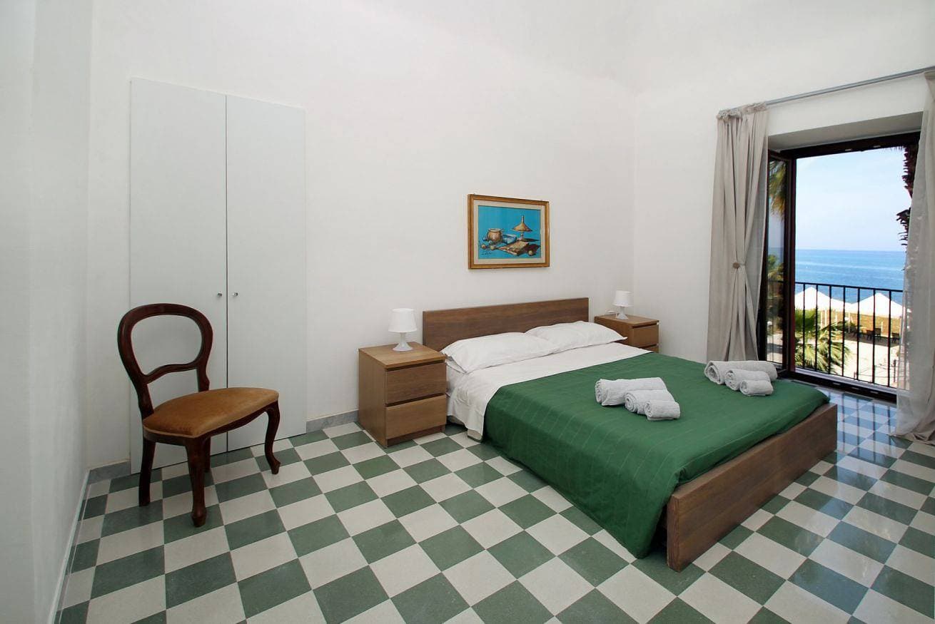 Foto 5 von 23: Dimora Burrafato 1: Historische Residenz direkt am Meer