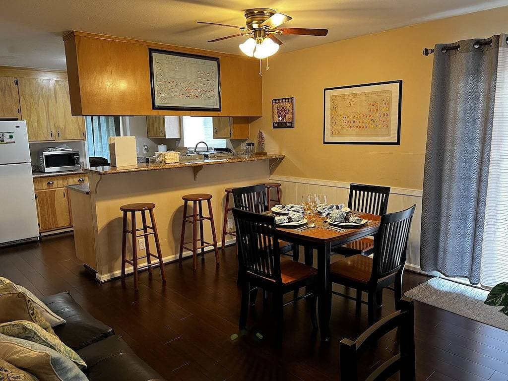 Foto 7 von 18: Bright and Spacious Apartment by Downtown Alameda, 2Br 2Ba