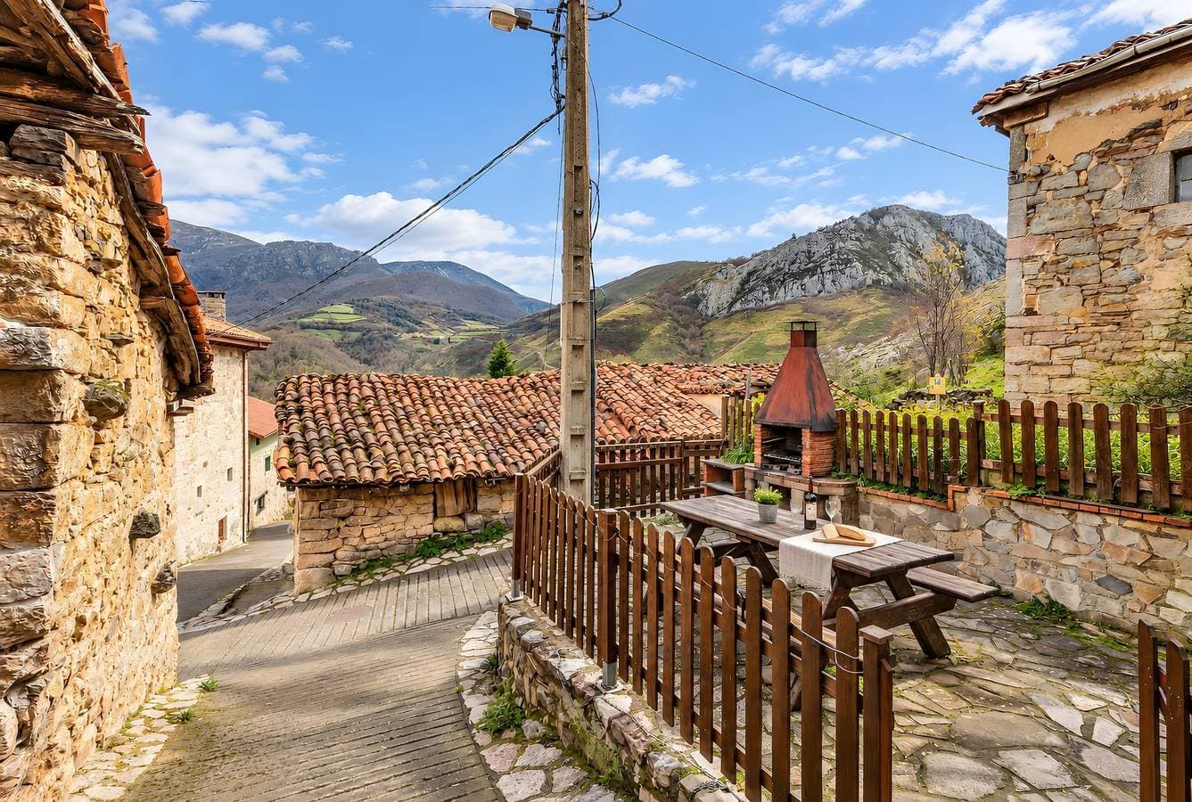 Foto 8 von 40: Ferienhaus 'La Congosta Mágica Aldea De Montaña' mit Bergblick, Gemeinschaftsterrasse & WLAN
