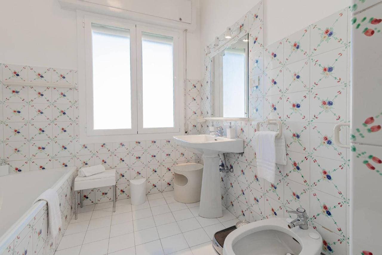 Foto 4 von 45: Three-Bedroom Apartment with Sea View