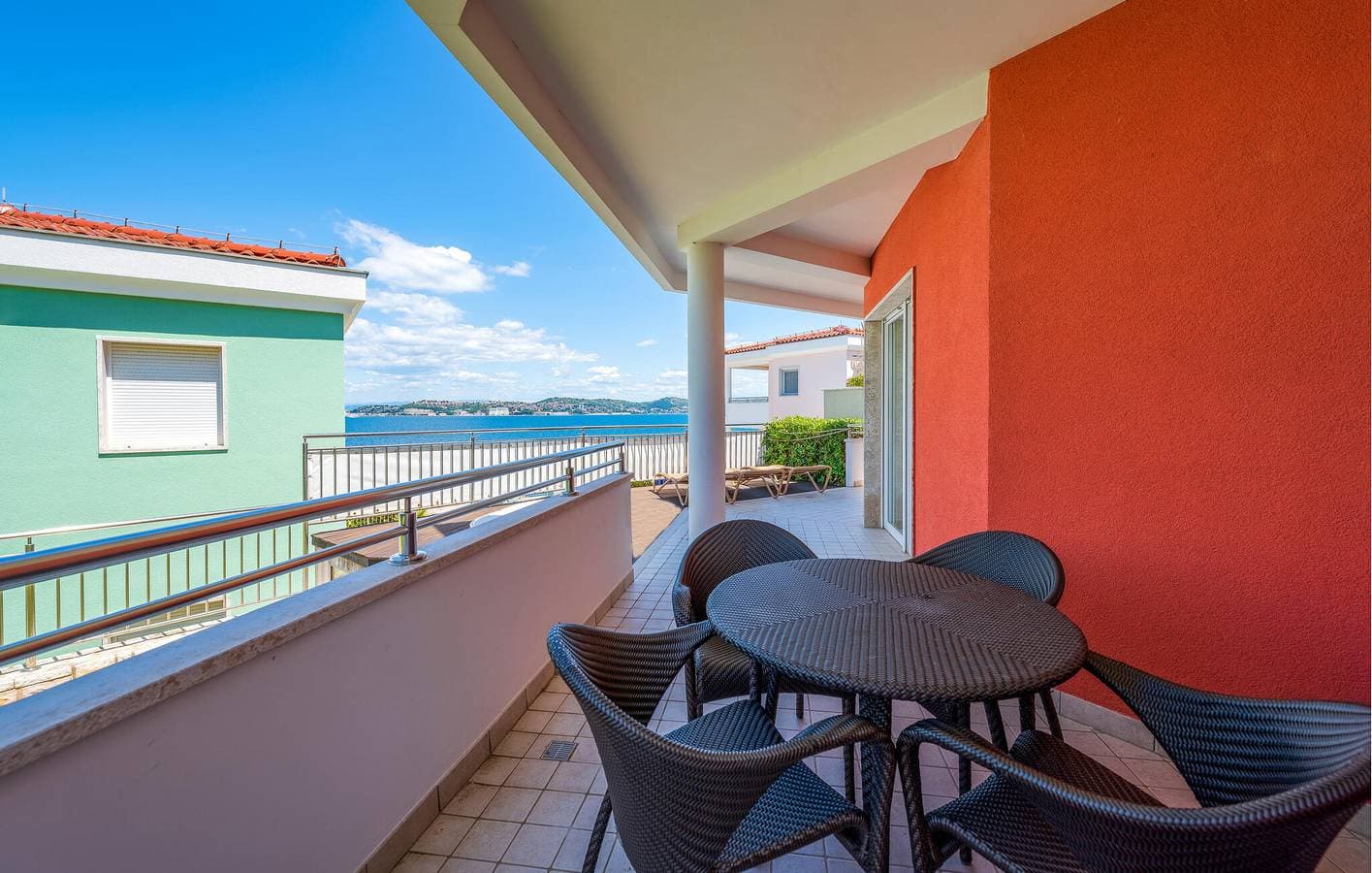 Foto 12 von 37: Ferienwohnung mit Meerblick, Pool, WLAN und Terrasse in der Nähe des FKK-Strandes Kanegra