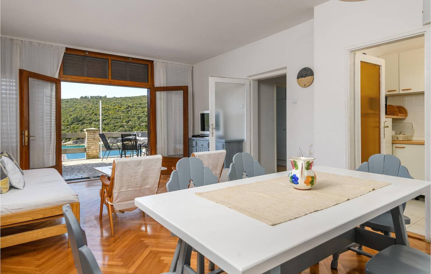 Foto 6 von 29: Gemütlich, 2 km vom Strand entfernt: 1-Zimmer-Wohnung mit WLAN, Klimaanlage und Terrasse