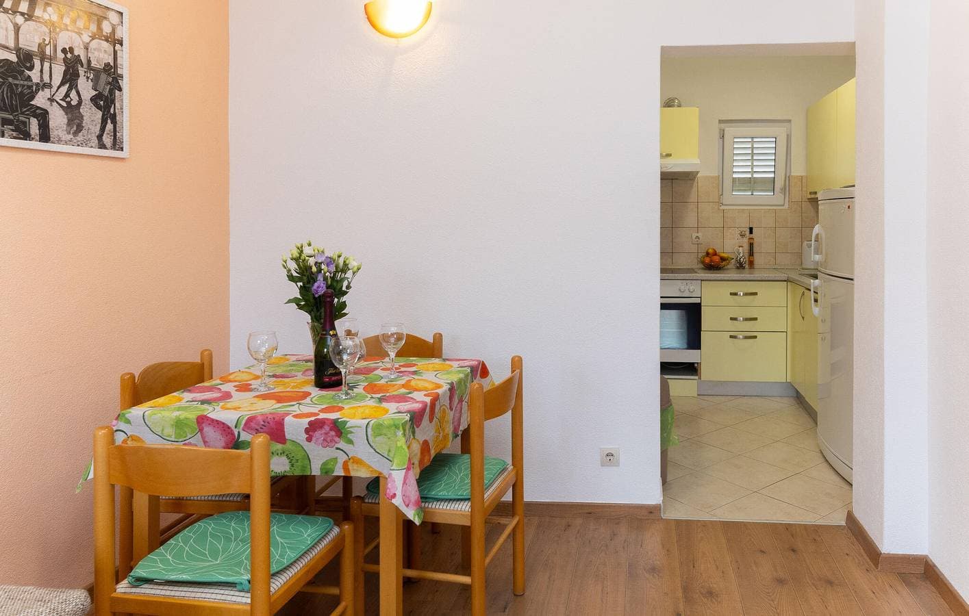 Foto 11 von 27: Ferienwohnung mit Meerblick, Terrasse, WLAN und Parkplatz in der Nähe von Makarska