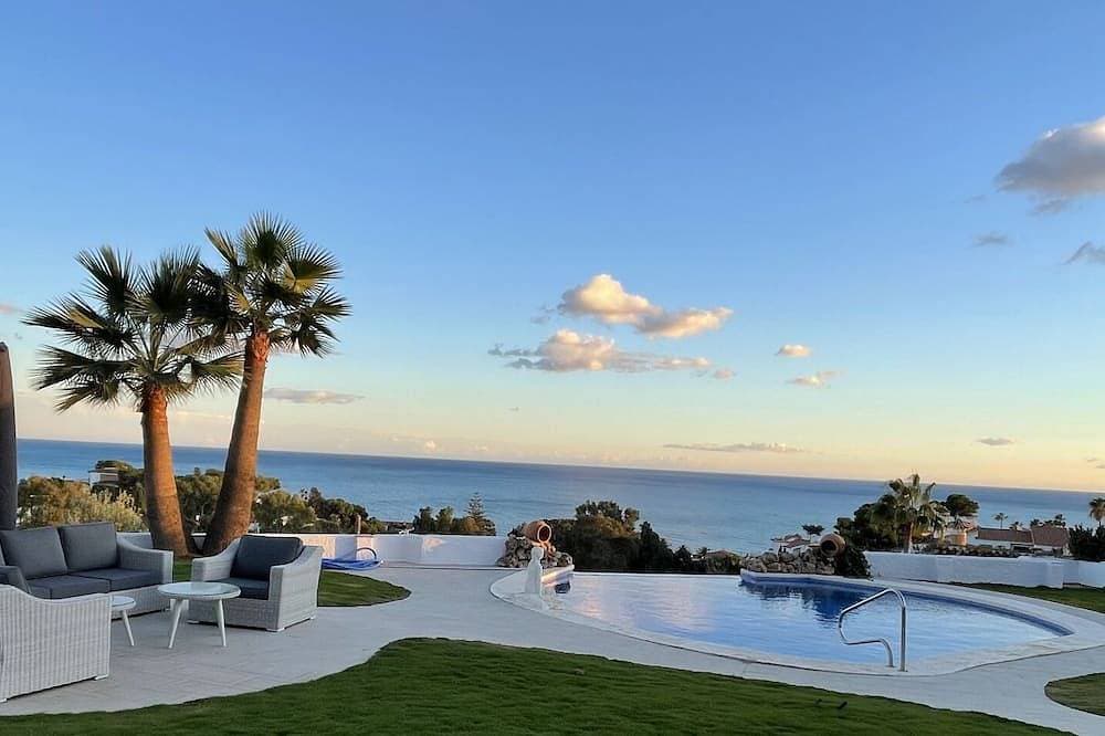 Villa mit spektakulärem Meerblick 1