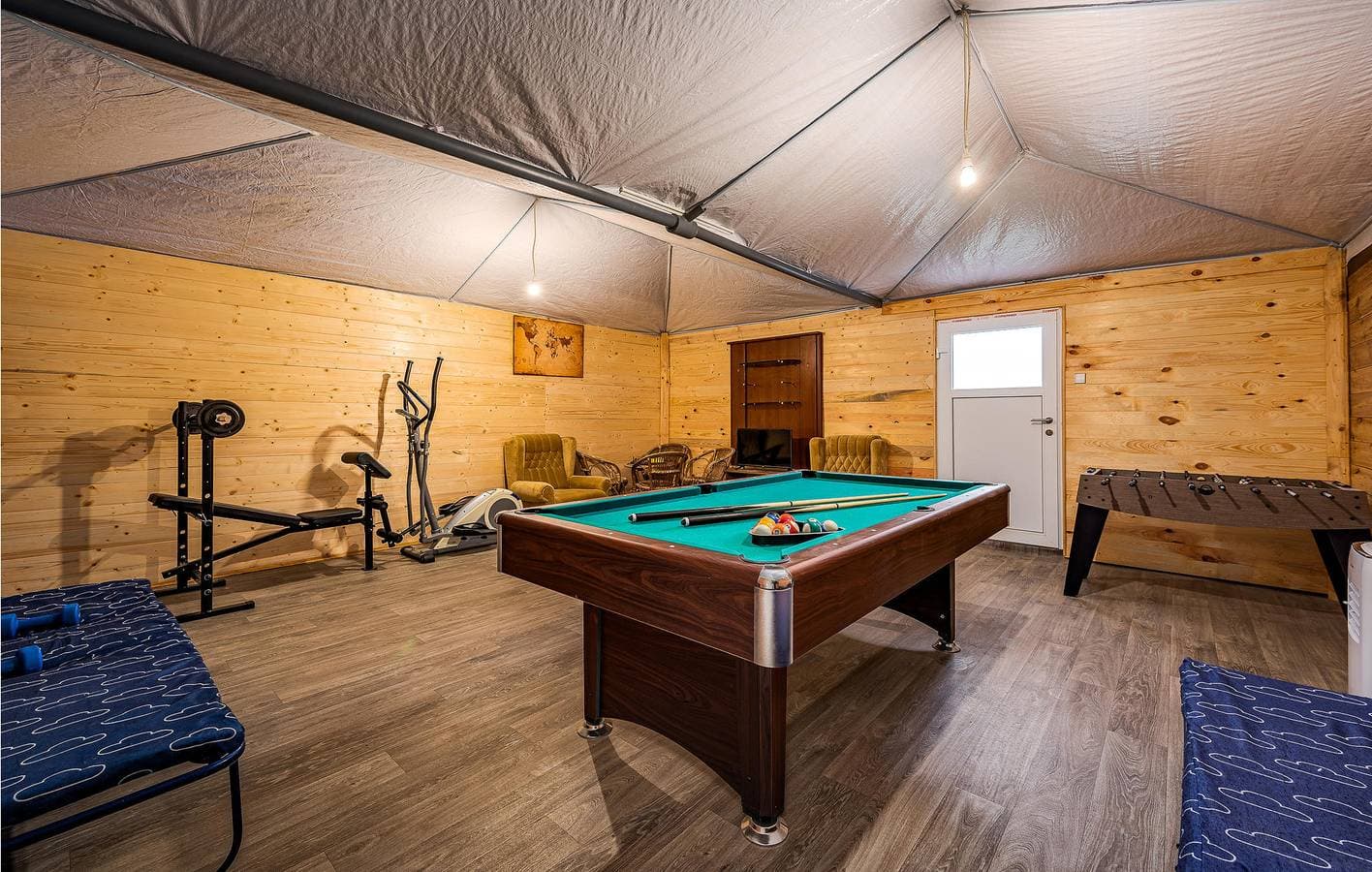 Foto 11 von 49: Geräumige Ferienwohnung mit Pool und Terrasse in der Nähe des Restaurants „Pazin Zapad“