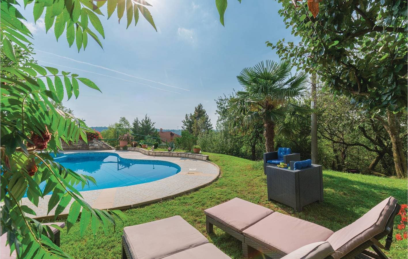 Foto 11 von 35: Gemütliche Unterkunft, 2 km von Tinjan entfernt: WLAN, Pool, Terrasse und Parkplätze!