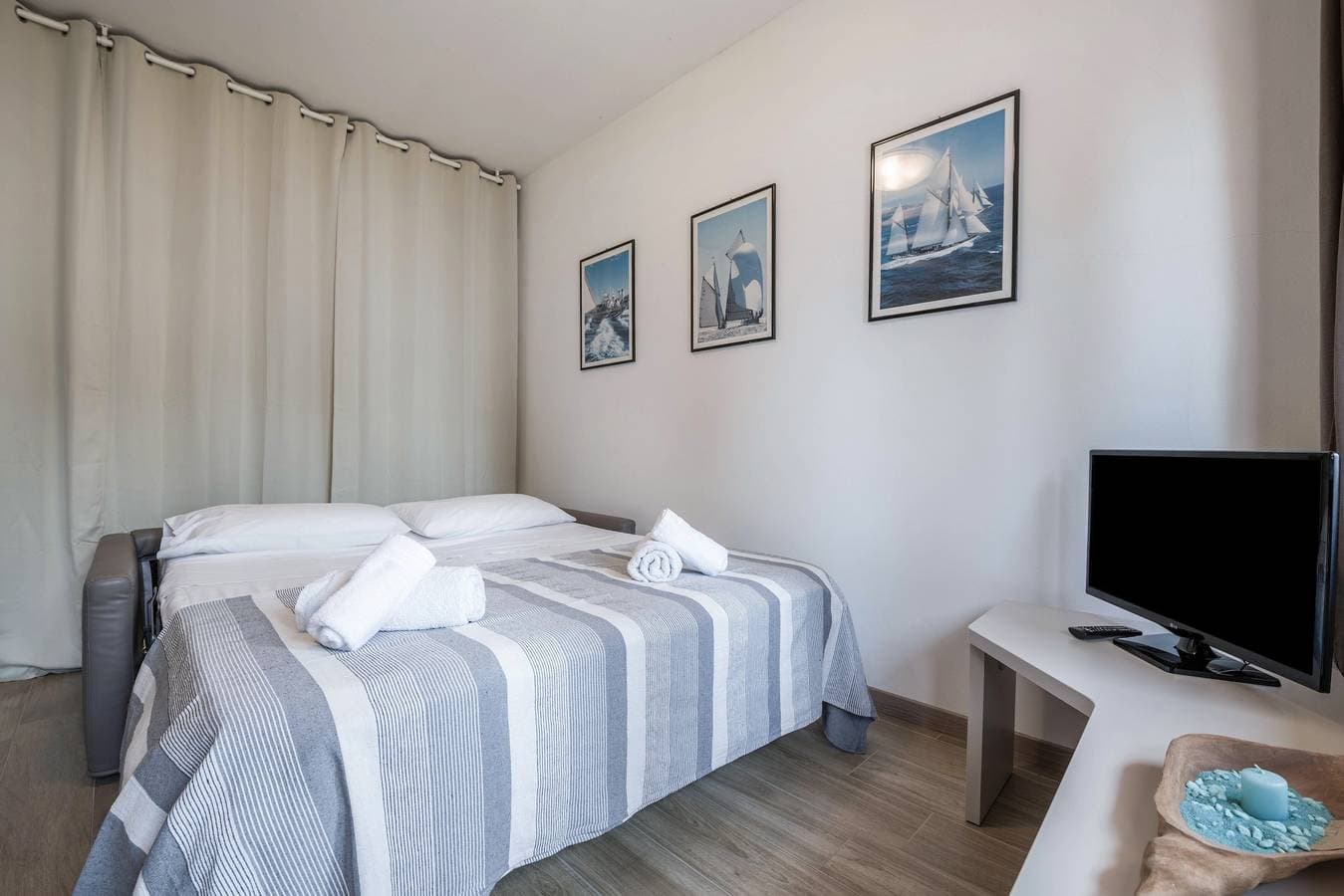 Foto 12 von 26: Moderne Ferienwohnung "Fiocco" mit Seeblick, WLAN, Klimaanlage und Terrasse