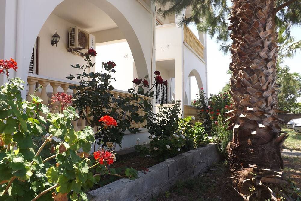 Foto 9 von 16: Paradise Holiday Bungalows - Beste Lage neben dem Cratos Beach Club