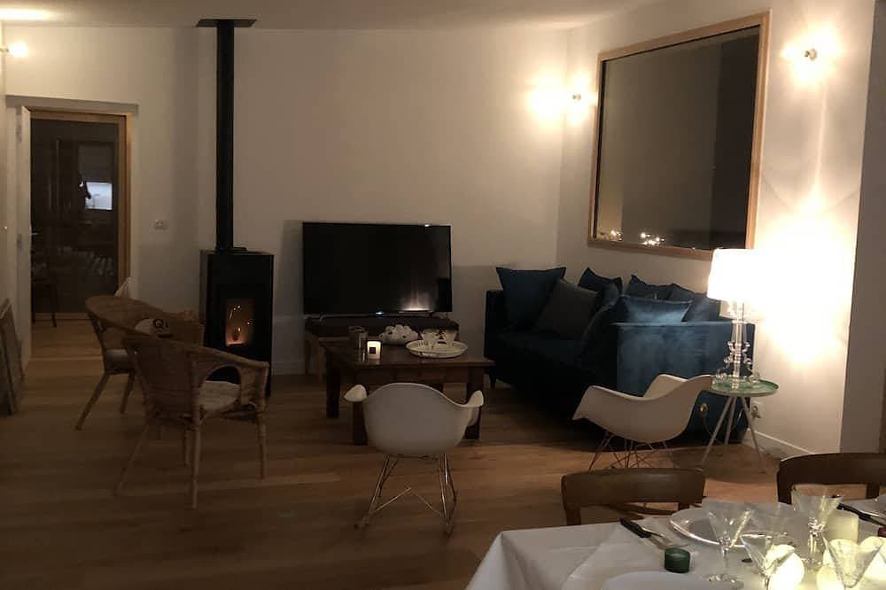 Foto 2 von 30: Schönes modernes Haus, Schwimmbad, Terrasse und großer Garten