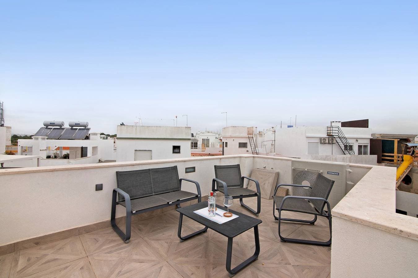 Foto 2 von 22: Villa Alvor Rooftop mit Meerblick, WLAN und Klimaanlage