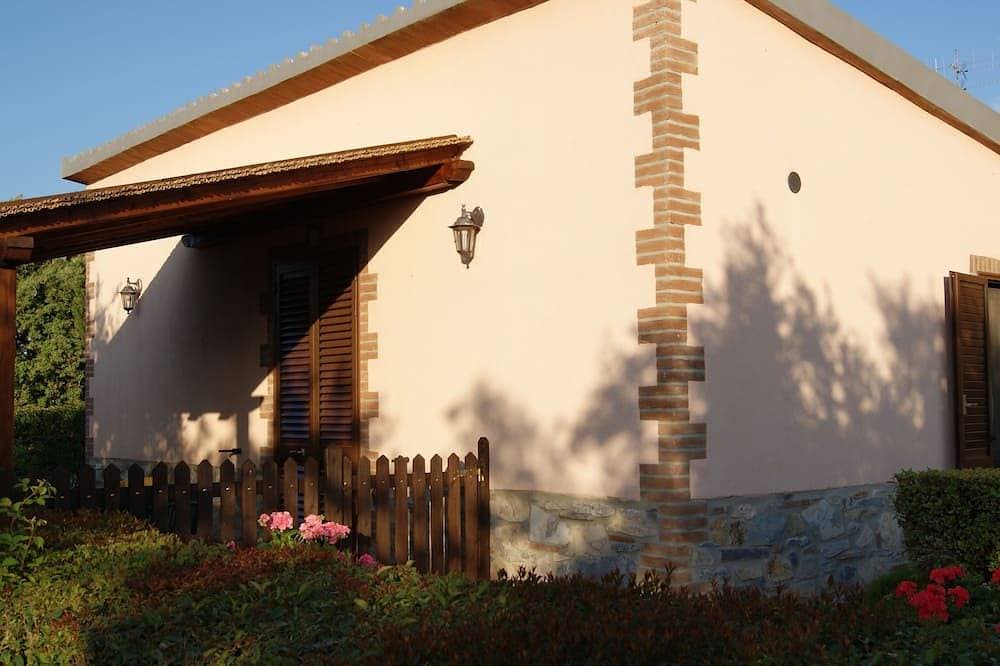 Foto 6 von 30: 6 Holiday Ribocchi: Depandance Gericht privaten eingezäunten