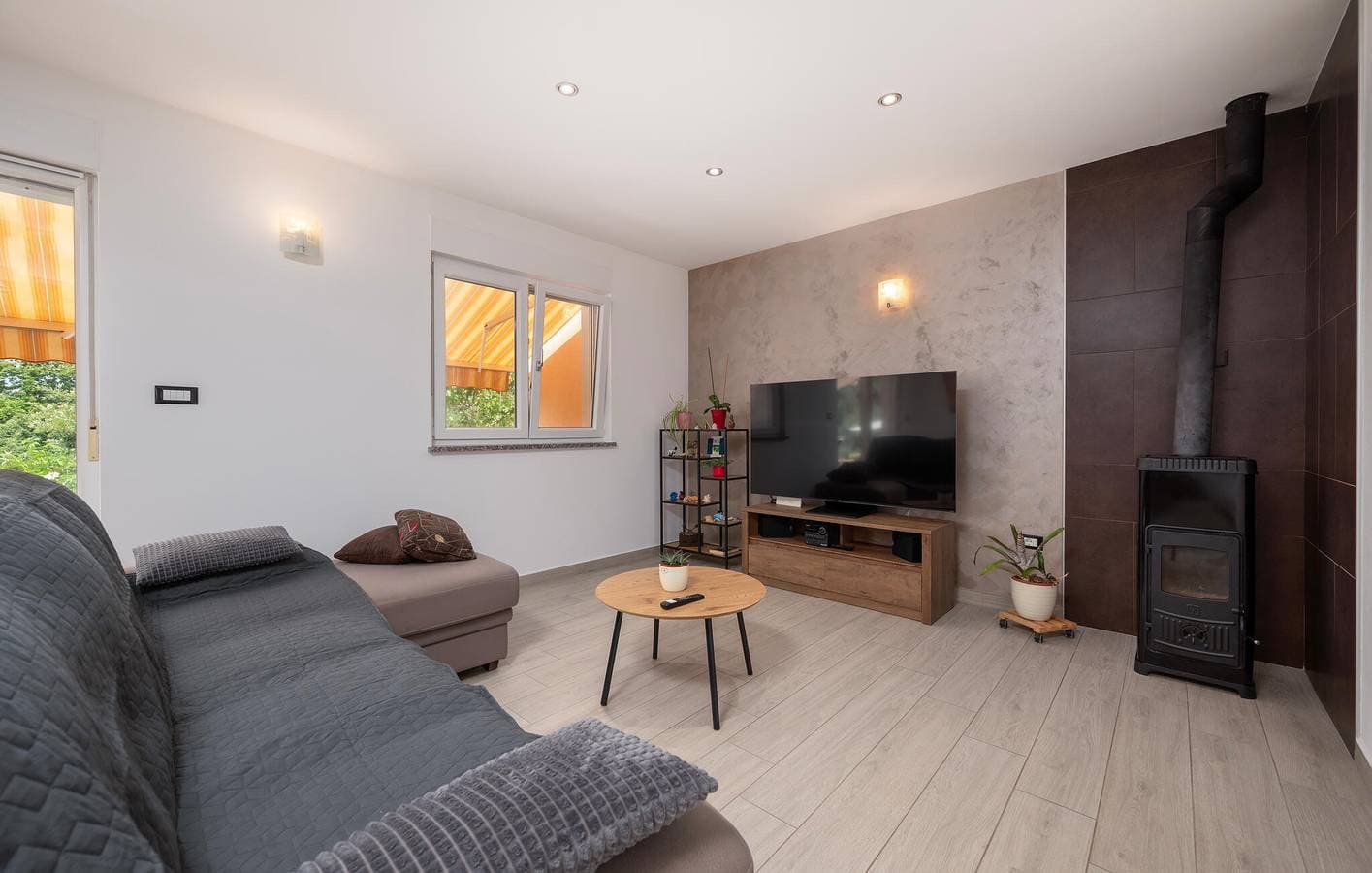 Foto 6 von 54: Geräumige 2-Zimmer-Wohnung mit Terrasse, WLAN und Parkplatz in der Nähe des Stadtzentrums