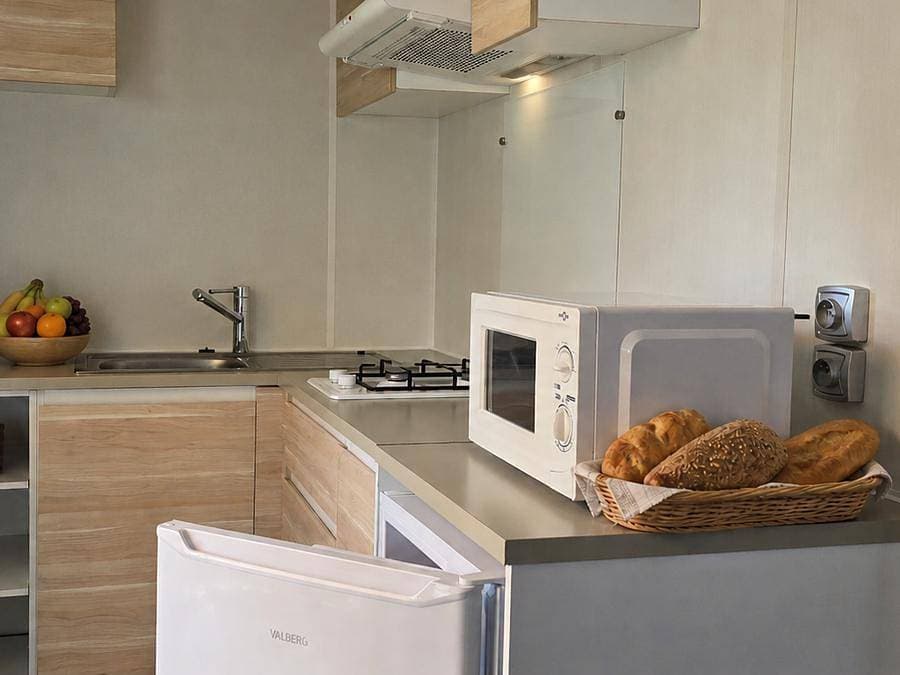 Foto 13 von 35: Flower Camping Orly d'Azur - Mobilheim 4 personen - Mobilheim Aglandau Confort 20m² - 1 Schlafzimmer - halbüberdachte Terrasse -.