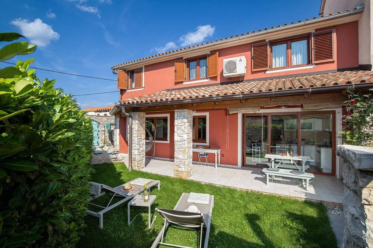 PoIai Stonehouse with Jacuzzi 1