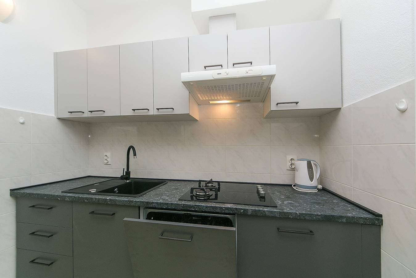 Foto 13 von 36: 3-Zimmer-Ferienwohnung mit Terrasse und Meerblick Brela, Makarska A-2717-b