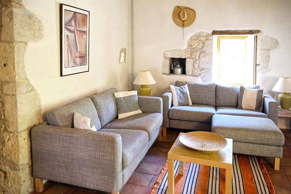 Foto 6 von 22: Gemütliches, ruhiges Steinhaus mit Pool und privatem Garten