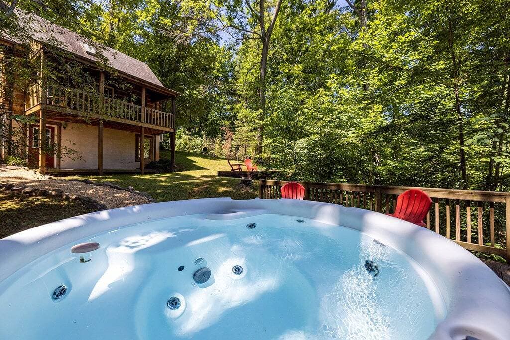 Foto 10 von 30: Falling Leaf Cabin Secluded Mit Blick auf die Berge!