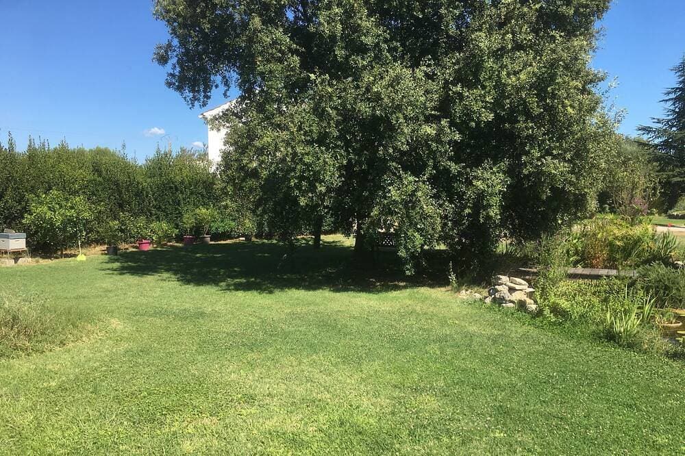 Foto 12 von 30: Komplette Unterkunft im 1. Stock eines provenzalischen Hauses mit freiem Blick auf die Teiche