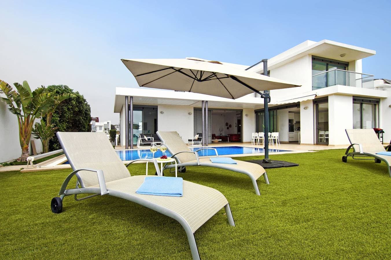 Foto 13 von 35: Villa für 8 Personen mit Balkon