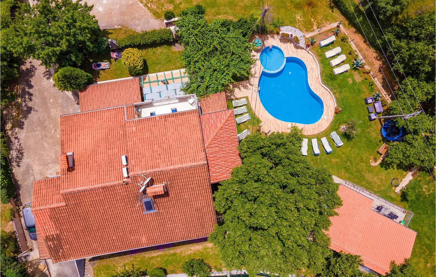 Foto 5 von 35: Reizendes Apartment 2 km von Tinjan entfernt: Apartment am Pool mit Terrasse und WLAN