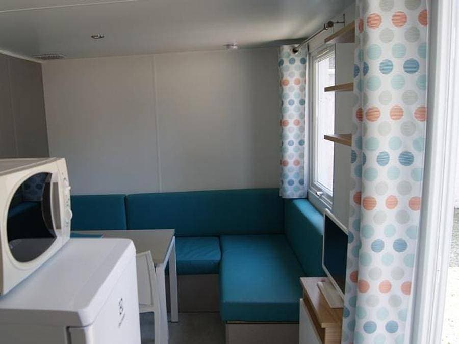 Foto 5 von 35: Flower Camping Orly d'Azur - Mobilheim 4 personen - Mobilheim Aglandau Confort 20m² - 1 Schlafzimmer - halbüberdachte Terrasse -.