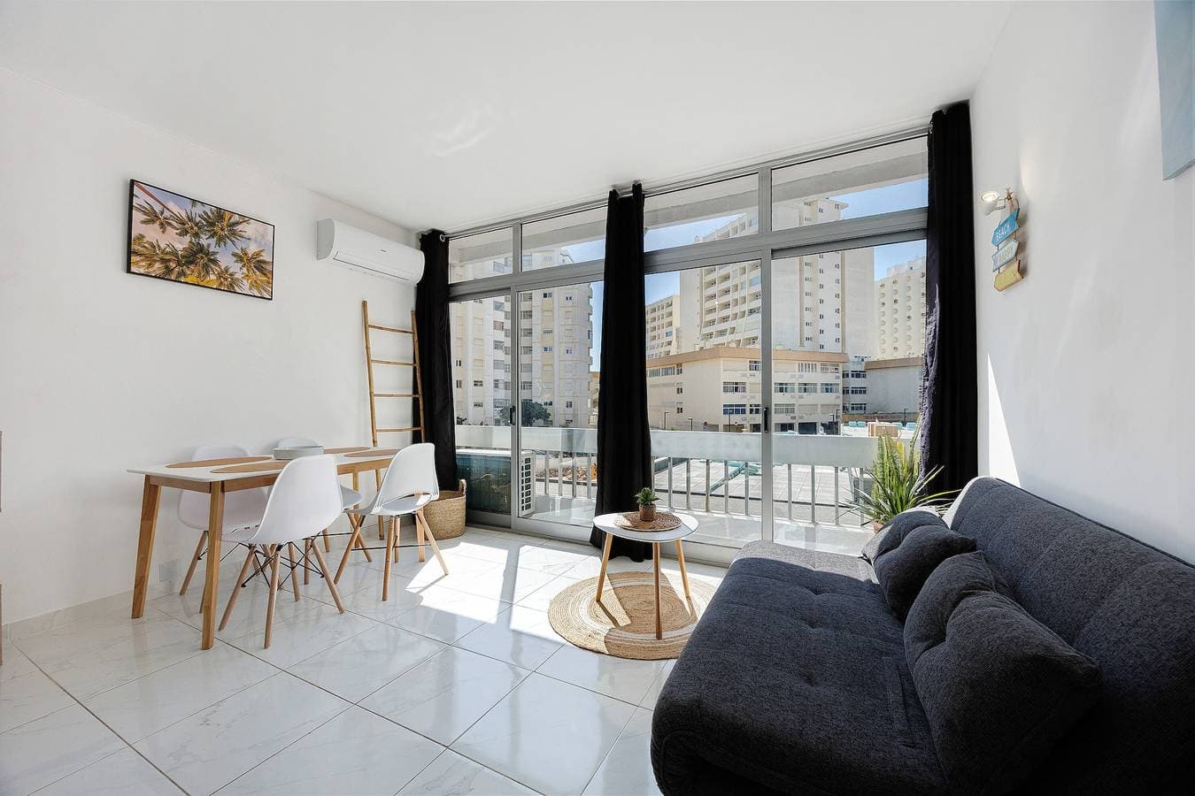 Foto 2 von 37: Studio-Apartment 'Ocean – Haustierfreundlich' mit Balkon, WLAN und Klimaanlage