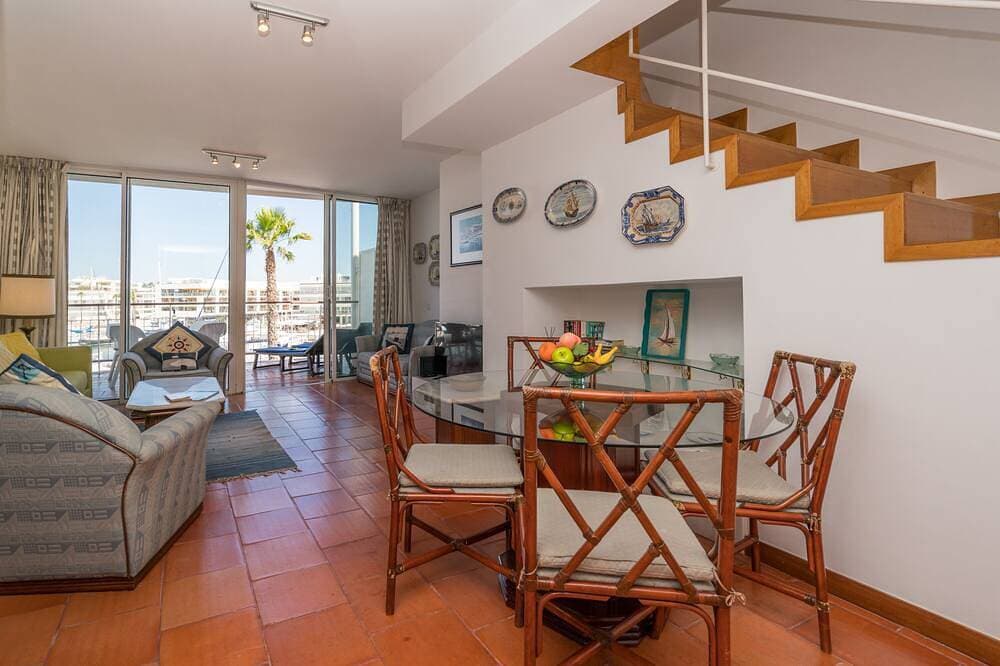 Foto 13 von 30: Ausgezeichnete Maisonette-Wohnung in der ersten Linie des Yachthafens von Lagos