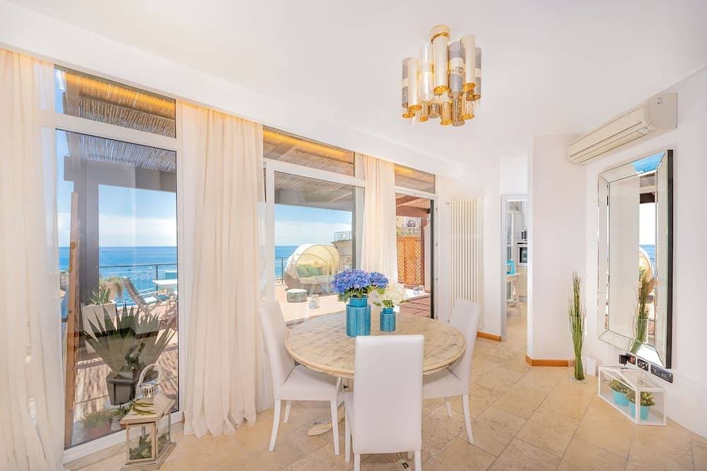 Foto 9 von 19: Boutique Penthouse, Sea View, Close to Beach by Amalfivacation.It