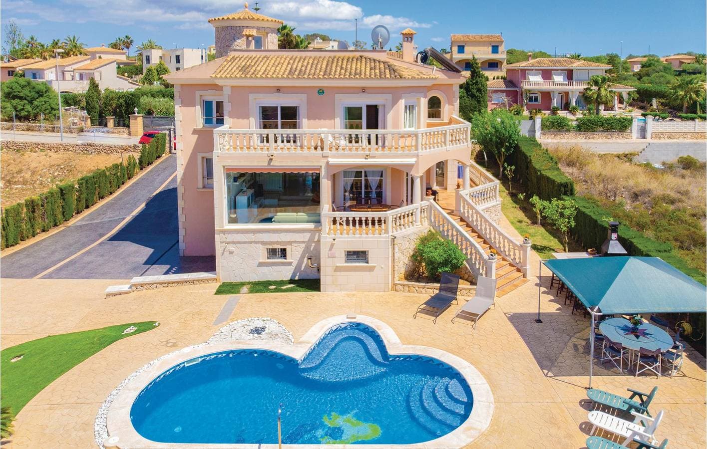 Apartment mit Meerblick, Pool und Küche 1