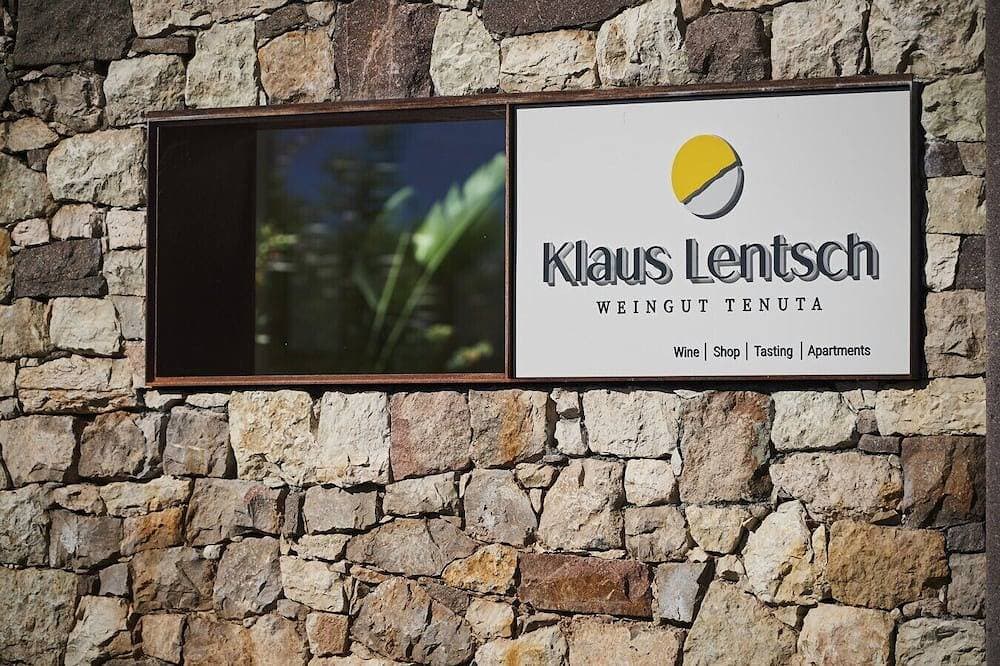 Foto 7 von 15: Colours, shapes and light in the Apartment Weingut Klaus Lentsch
