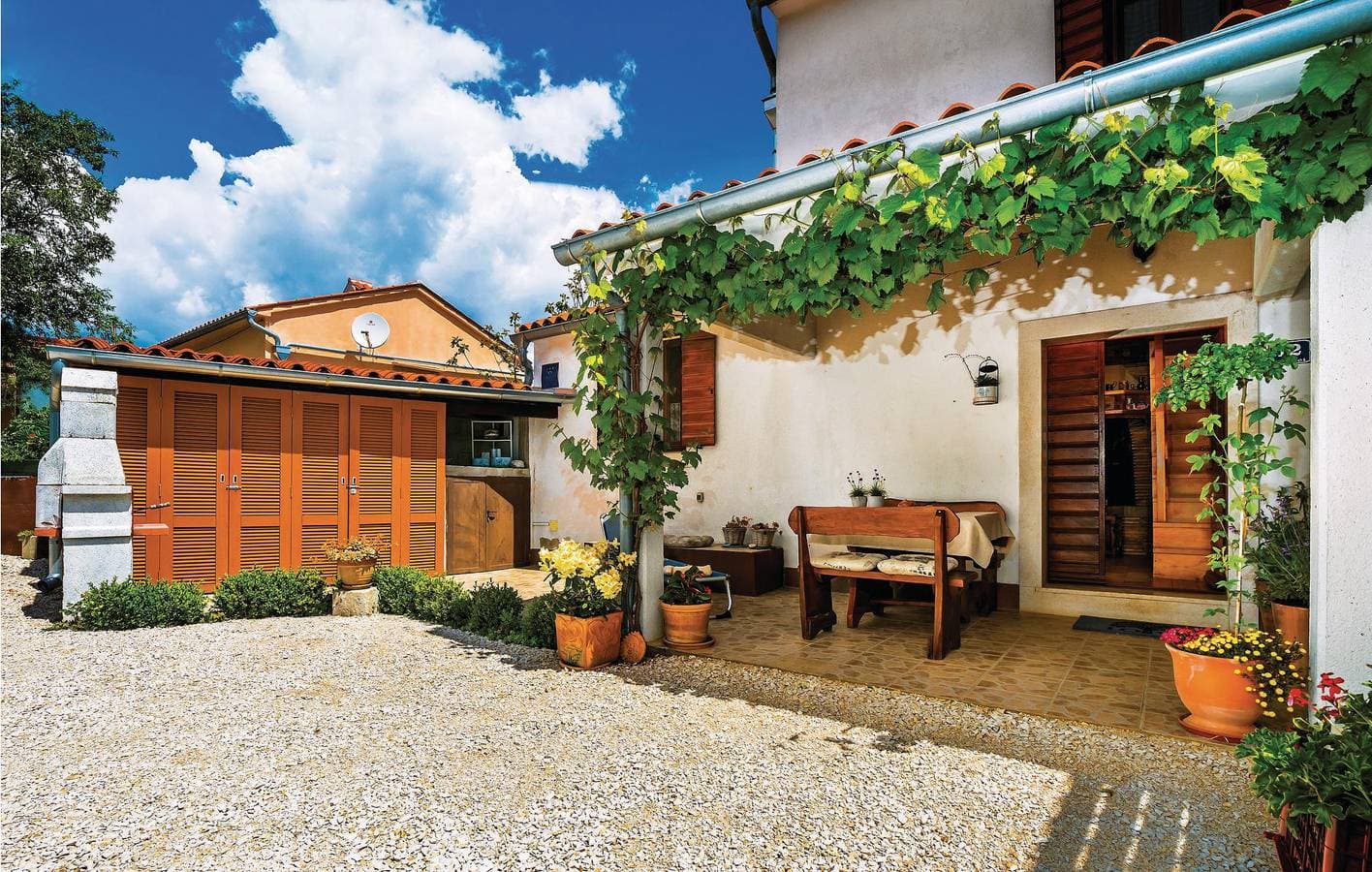 Foto 6 von 29: Gemütliche Ferienwohnung mit WLAN, Klimaanlage, Terrasse und Parkplatz