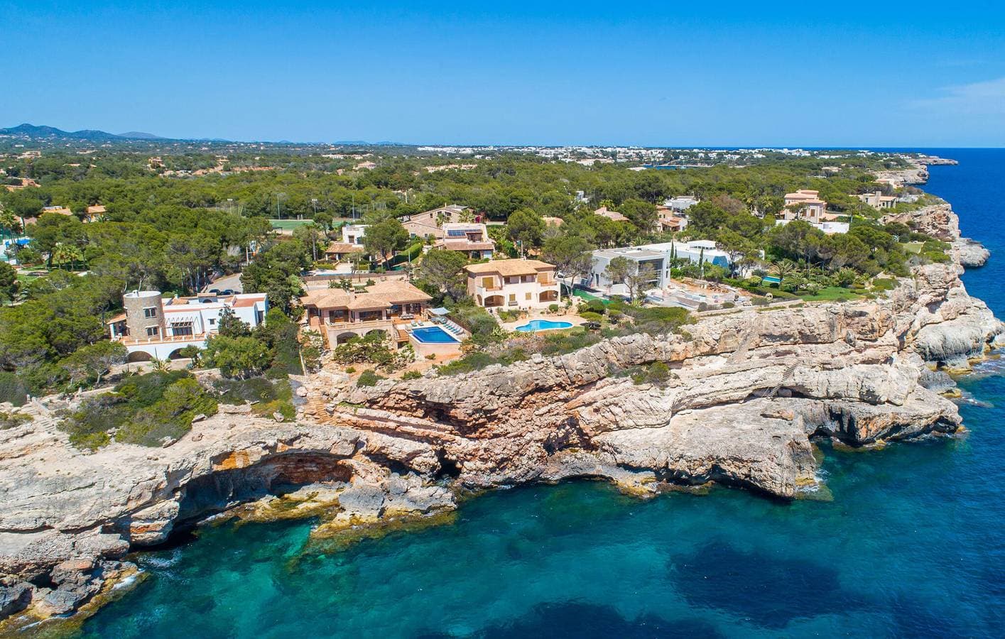 Foto 6 von 60: Oase mit Meerblick: Geräumiges Apartment mit Pool und Terrasse