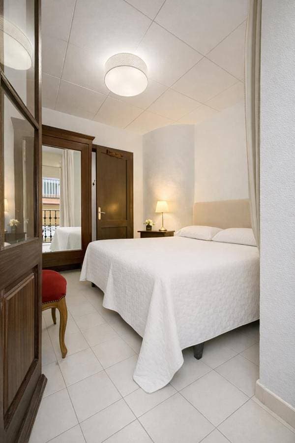 Foto 4 von 17: Two-Bedroom Apartment
