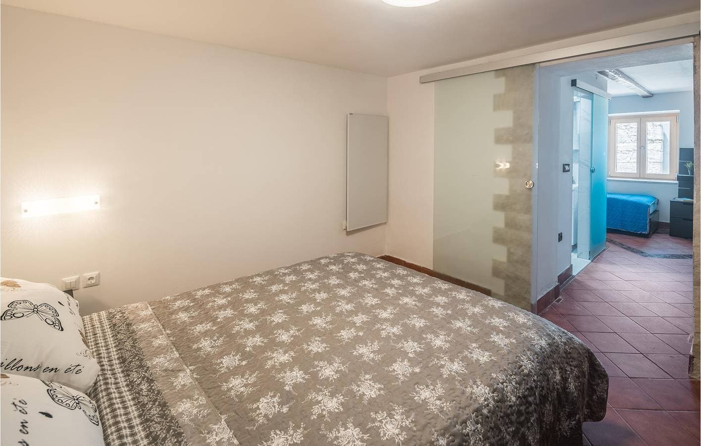 Foto 11 von 23: Gemütliche Ferienwohnung mit Terrasse, 2 km vom Strand entfernt – WLAN und Klimaanlage inklusive