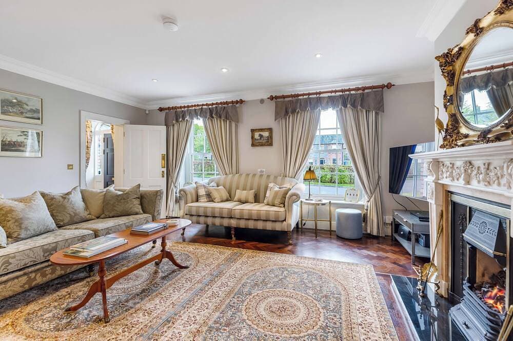 Foto 11 von 30: 6 Bedroom house in Castle Leslie's Village Square, Glaslough